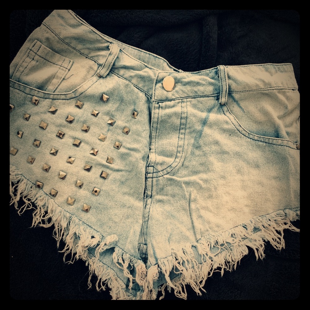 Thin riveted shorts
